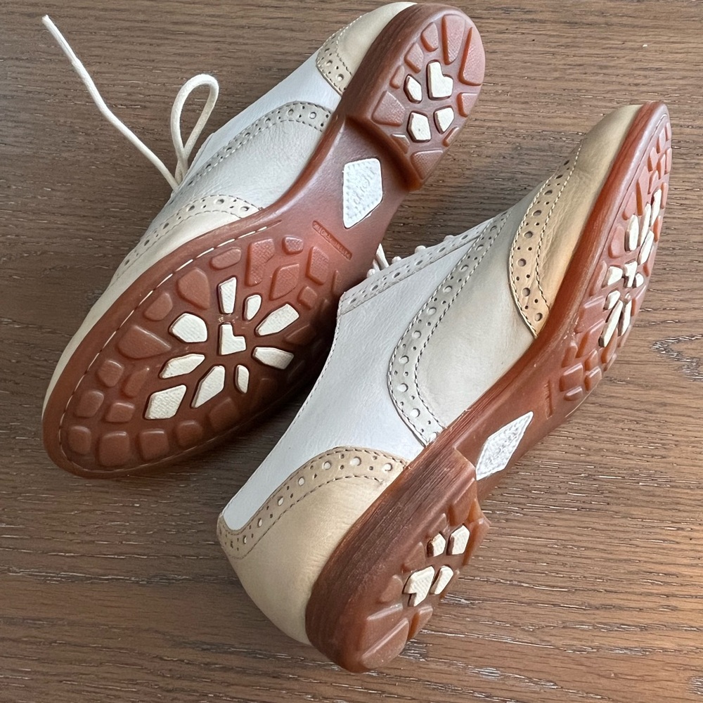 Born Two-Tone Cream and Light Tan Brogue Lace-Up Flats Size 9 - Picture 11 of 13